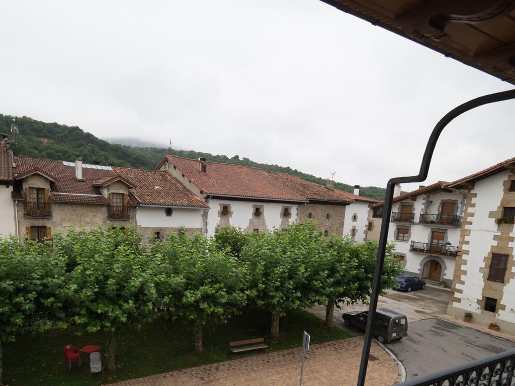 Casa Rural Martxoenea Landetxea Hotel Arruazu Exterior foto