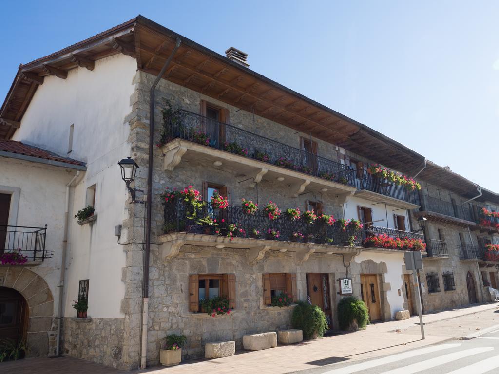 Casa Rural Martxoenea Landetxea Hotel Arruazu Exterior foto