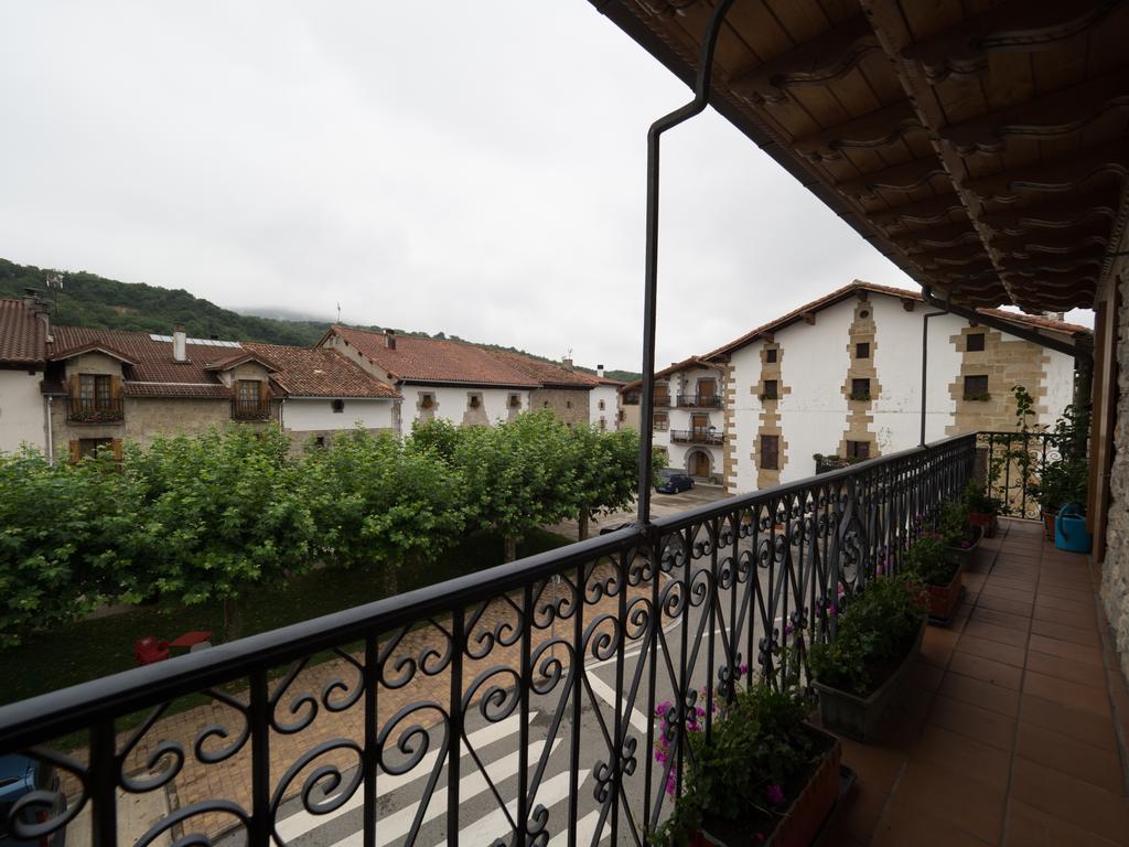 Casa Rural Martxoenea Landetxea Hotel Arruazu Exterior foto